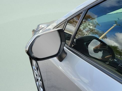 Used 2022 Toyota Corolla LE image 11