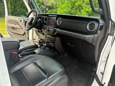Used 2023 Jeep Wrangler Unlimited Sahara w/ Cold Weather Group AWD/4WD image 30
