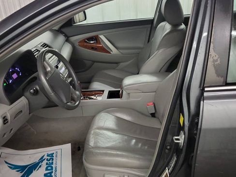 Used 2011 Toyota Camry Hybrid w/ Leather Pkg FWD image 6