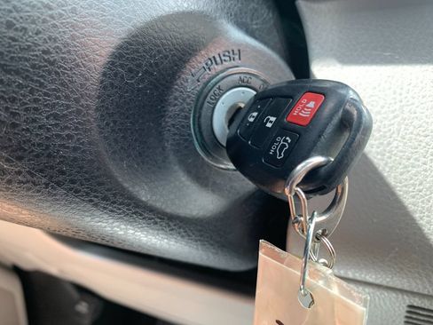 Used 2015 Toyota Highlander Plus AWD/4WD image 26