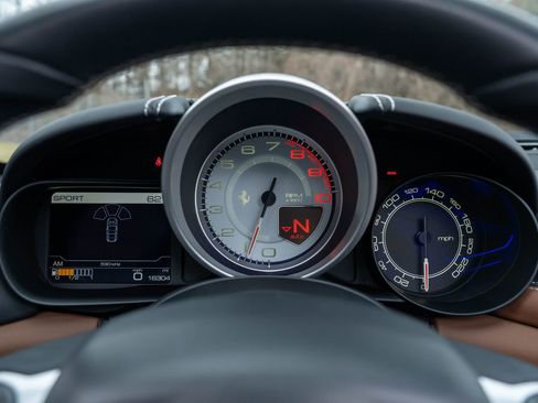 Used 2017 Ferrari California T image 39