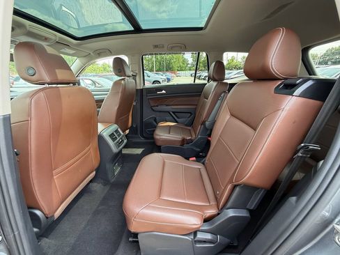Used 2022 Volkswagen Atlas SEL R-Line AWD/4WD image 25