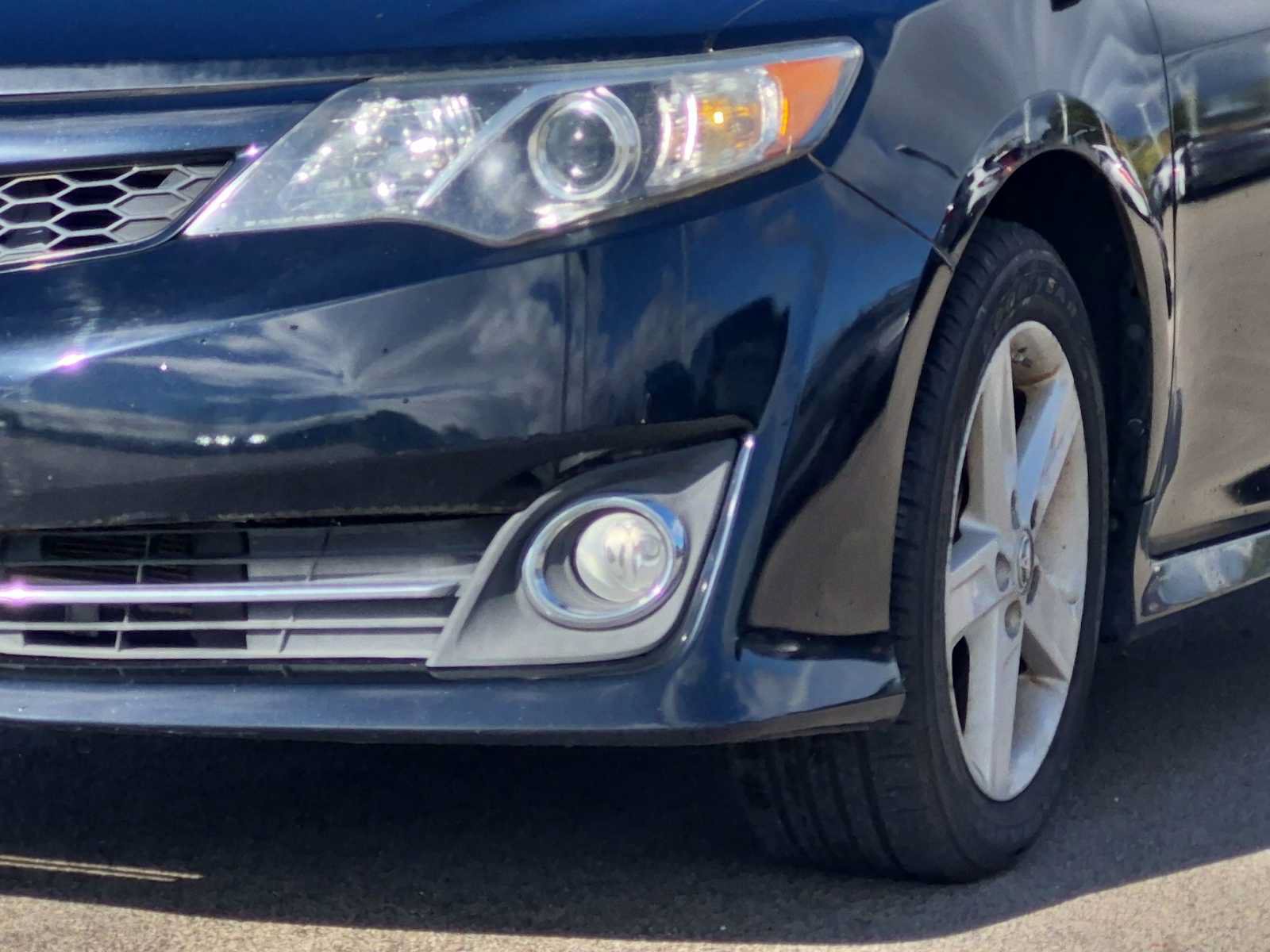 Used 2012 Toyota Camry SE FWD image 11