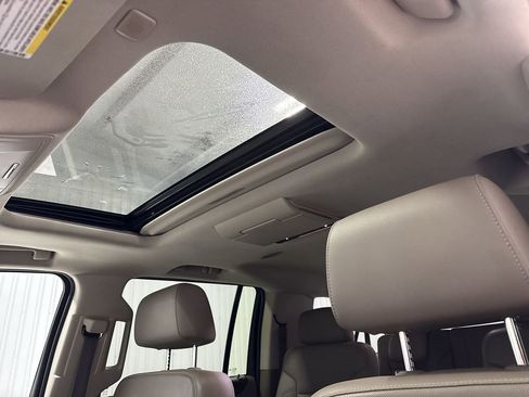 Used 2017 Chevrolet Suburban Premier image 19