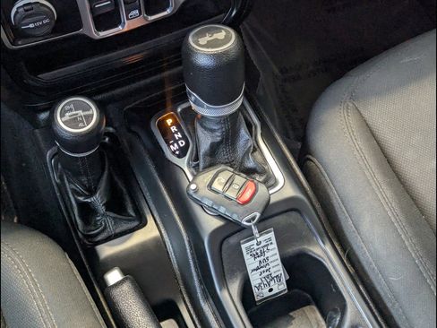 Used 2021 Jeep Wrangler Unlimited Sport AWD/4WD image 32