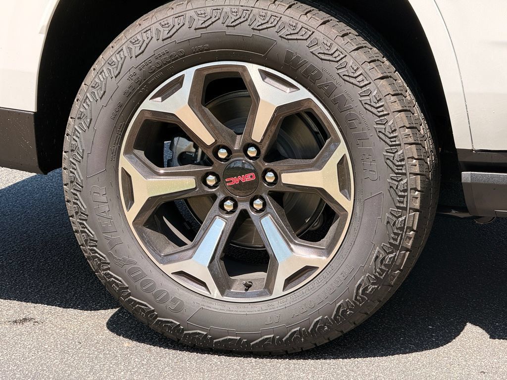 New 2026 GMC Yukon AT4 Ultimate w/ LPO, Floor Liner Package AWD/4WD image 13