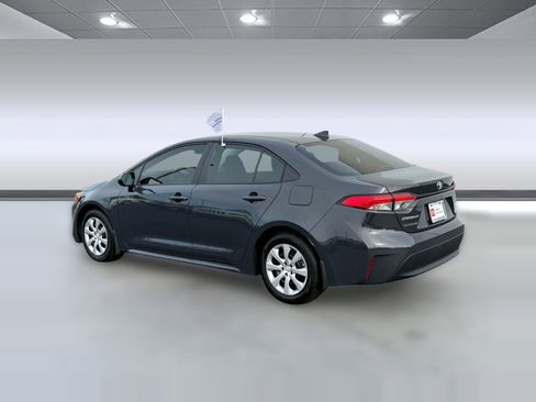 Certified 2025 Toyota Corolla LE image 3