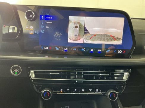 New 2027 Chevrolet Traverse LT w/ Sun and Wheel Package AWD/4WD image 24
