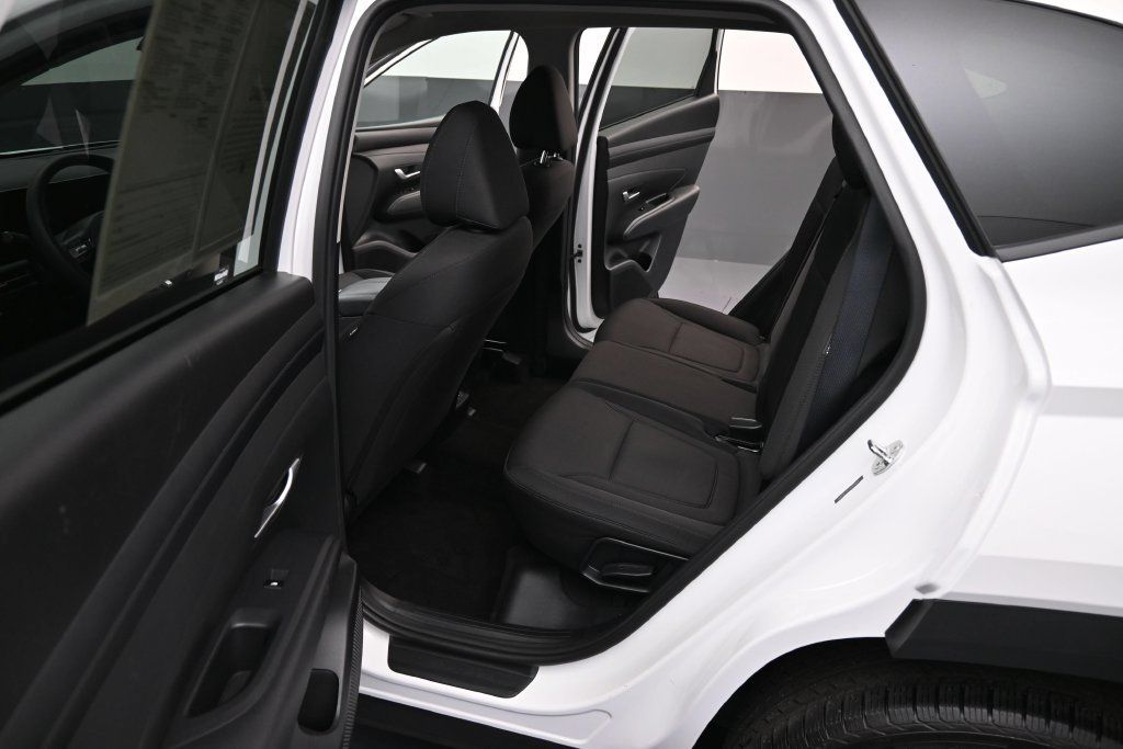 Certified 2025 Hyundai Tucson SEL AWD/4WD image 11