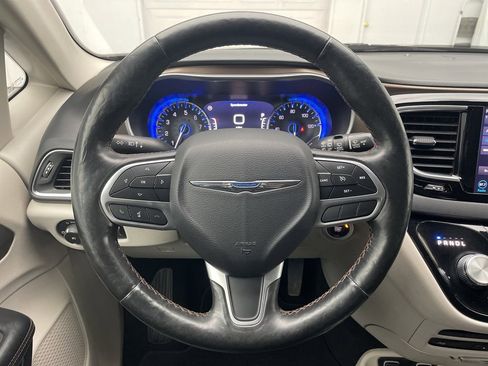 Used 2019 Chrysler Pacifica Touring-L Plus w/ Tire & Wheel Group image 23