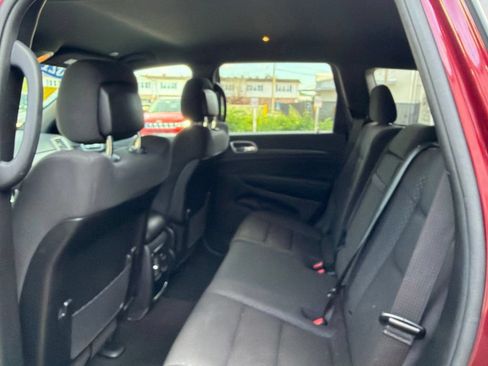 Used 2021 Jeep Grand Cherokee Laredo AWD/4WD image 26