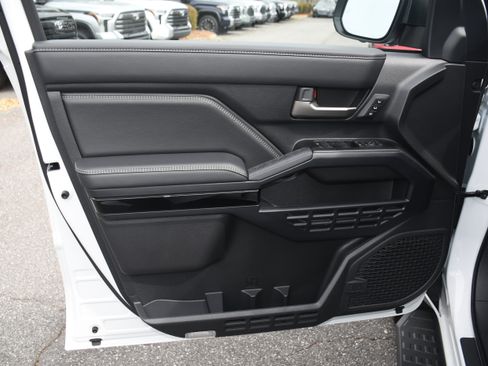 Used 2025 Toyota 4Runner Limited w/ Tow Technology Package image 10