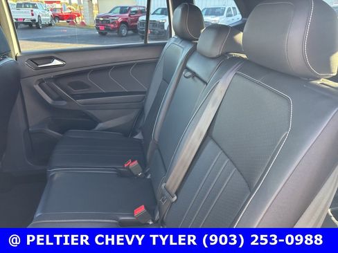 Used 2022 Volkswagen Tiguan SE R-Line image 19