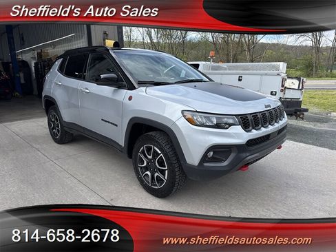 Used 2025 Jeep Compass Trailhawk AWD/4WD image 1