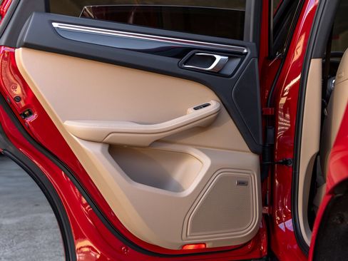 Certified 2026 Porsche Macan AWD/4WD image 42