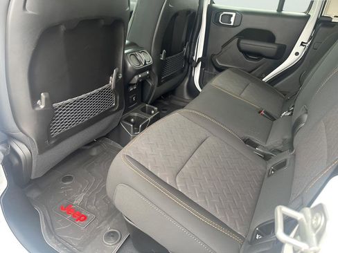 Certified 2024 Jeep Gladiator Mojave image 19