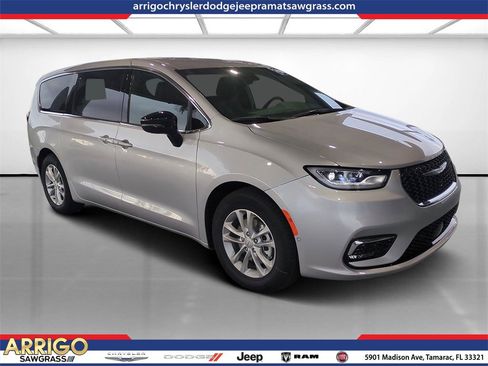 New 2026 Chrysler Pacifica Select image 1