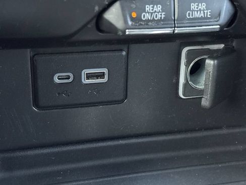 Used 2022 Chevrolet Tahoe LS RWD image 24