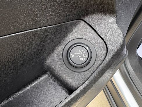 Used 2023 GMC Terrain SLE w/ Driver Convenience Package FWD image 15