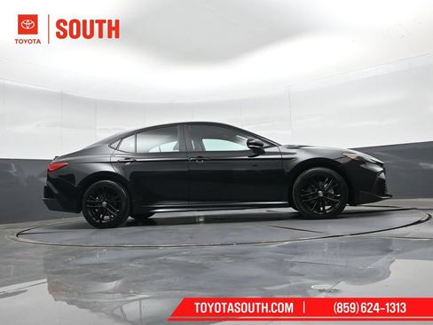 Used 2026 Toyota Camry SE FWD image 35