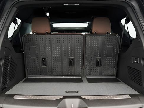 New 2026 Chevrolet Suburban High Country image 8