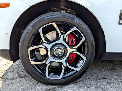 Used 2022 Rolls-Royce Cullinan Black Badge image 92