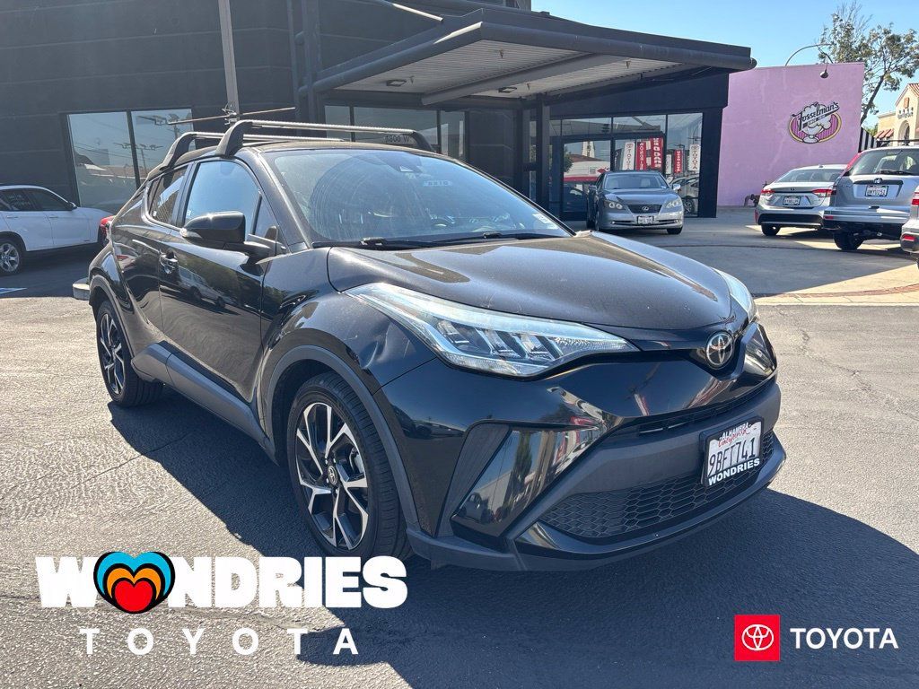 Used 2022 Toyota C-HR XLE FWD image 1
