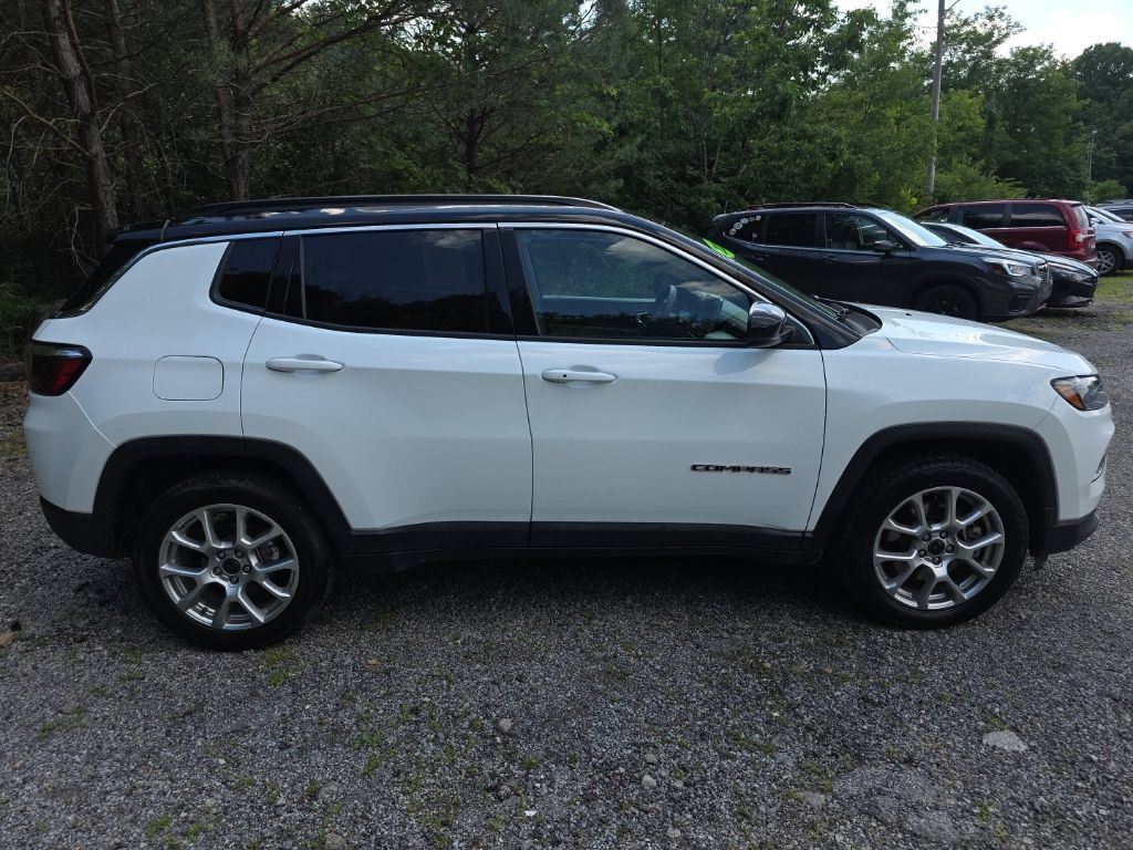 Used 2025 Jeep Compass Limited AWD/4WD image 9