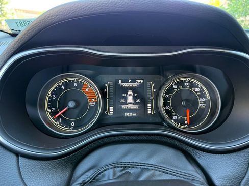 Used 2019 Jeep Cherokee Latitude Plus w/ Cold Weather Group AWD/4WD image 25