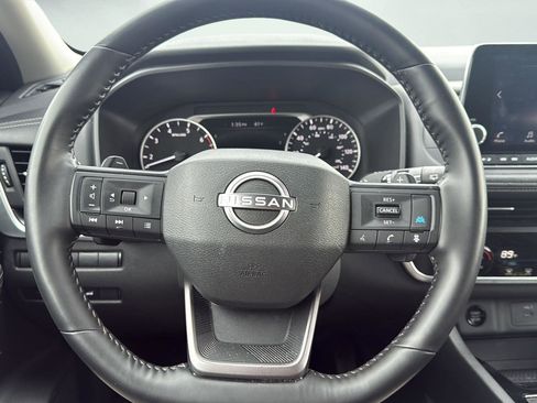 Used 2025 Nissan Rogue SV image 13