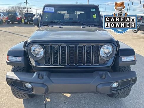 Used 2024 Jeep Gladiator Sport image 2