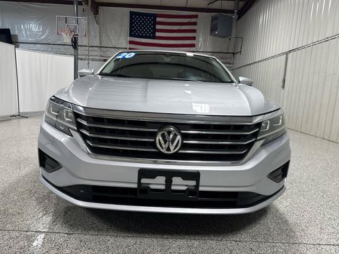 Used 2020 Volkswagen Passat 2.0T SE FWD image 3