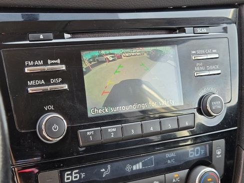 Used 2017 Nissan Rogue SV image 27