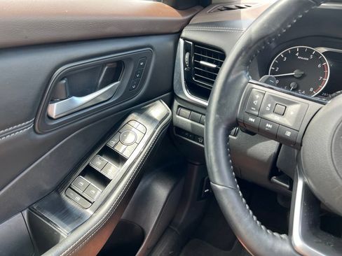 Used 2023 Nissan Rogue SL AWD/4WD image 19