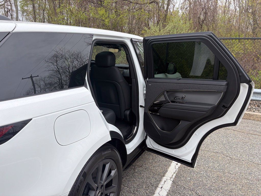 New 2025 Land Rover Range Rover Sport Dynamic SE AWD/4WD image 16