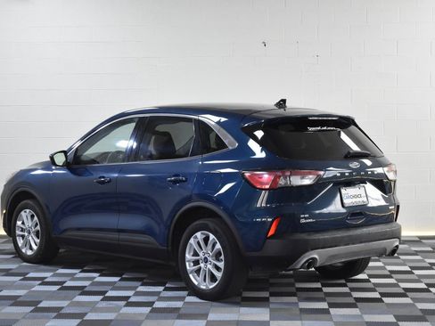 Used 2020 Ford Escape SE image 3