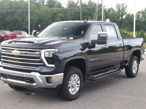 Used 2024 Chevrolet Silverado 2500 LTZ w/ LTZ Convenience Package AWD/4WD image 3