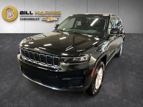 Used 2023 Jeep Grand Cherokee Laredo w/ Luxury Tech Group I AWD/4WD image 1