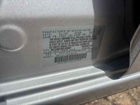 Used 2025 Nissan Versa SV FWD image 26