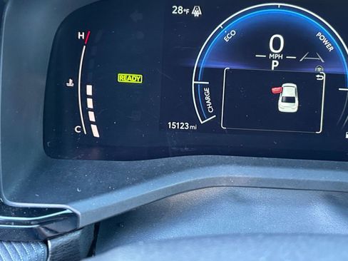 Used 2025 Toyota Camry SE image 40