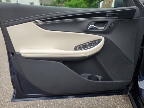 Used 2017 Chevrolet Impala Premier w/ Enhanced Convenience Package FWD image 12