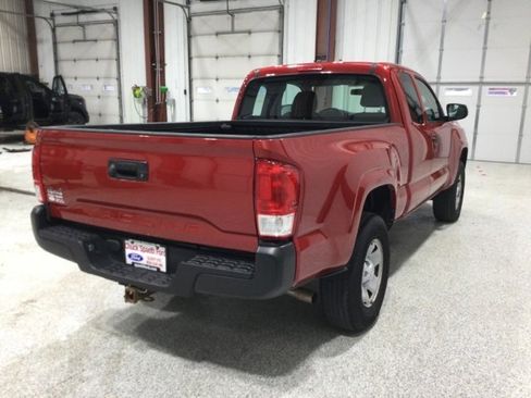 Used 2017 Toyota Tacoma SR image 4