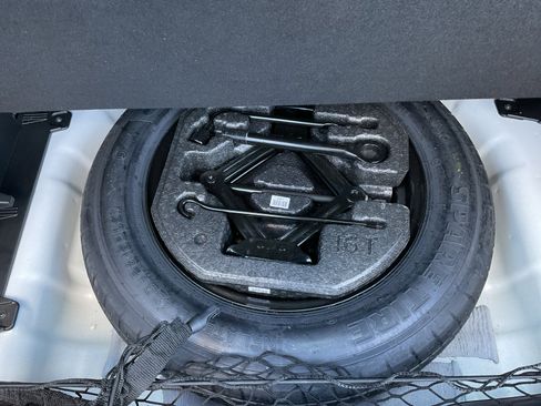 Used 2025 Hyundai Kona SE image 33