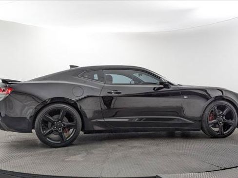 Used 2018 Chevrolet Camaro LT RWD image 9