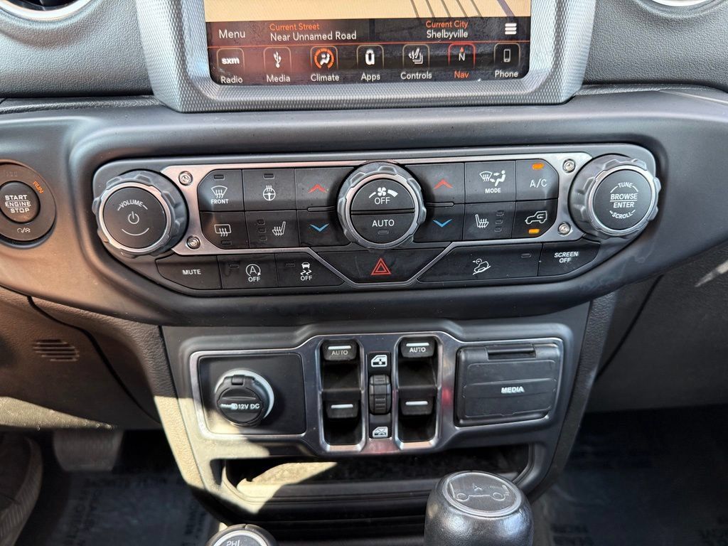 Used 2019 Jeep Wrangler Unlimited Sahara AWD/4WD image 28