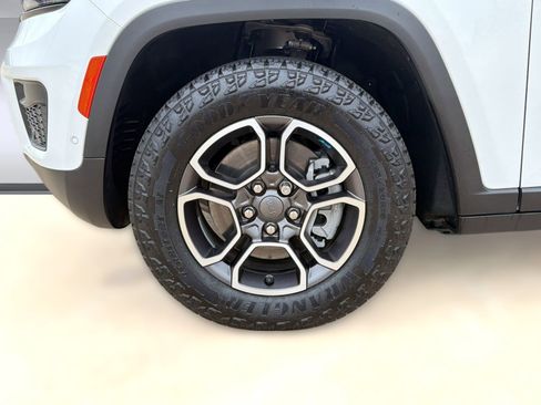 Used 2022 Jeep Grand Cherokee Trailhawk w/ Advanced Protech Group II image 11