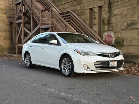 Used 2014 Toyota Avalon XLE Touring FWD image 2