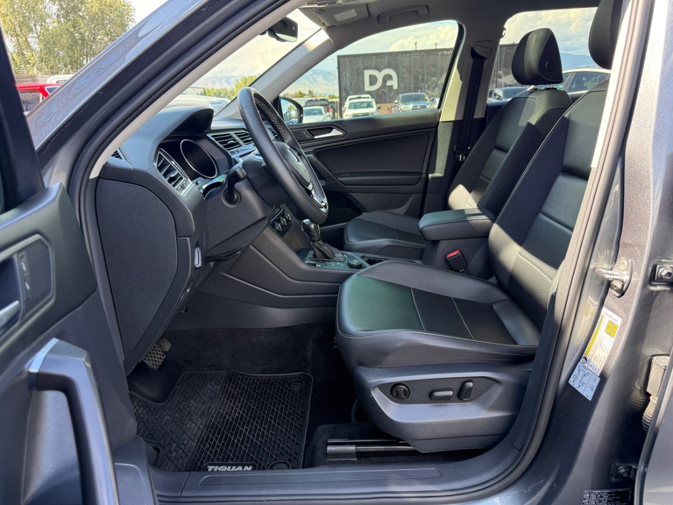 Used 2021 Volkswagen Tiguan SE w/ Panoramic Sunroof Package AWD/4WD image 8