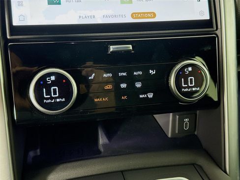 New 2026 Land Rover Discovery Dynamic SE AWD/4WD image 18