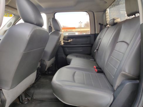 Used 2018 RAM 3500 Tradesman image 16